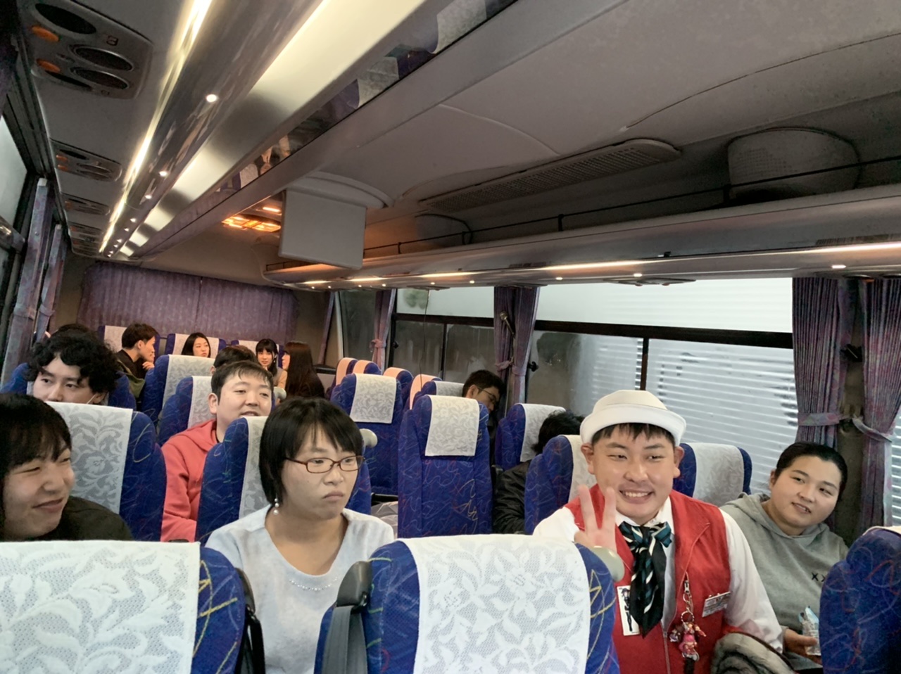バス車内