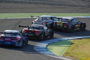 90°コーナーでの攻防